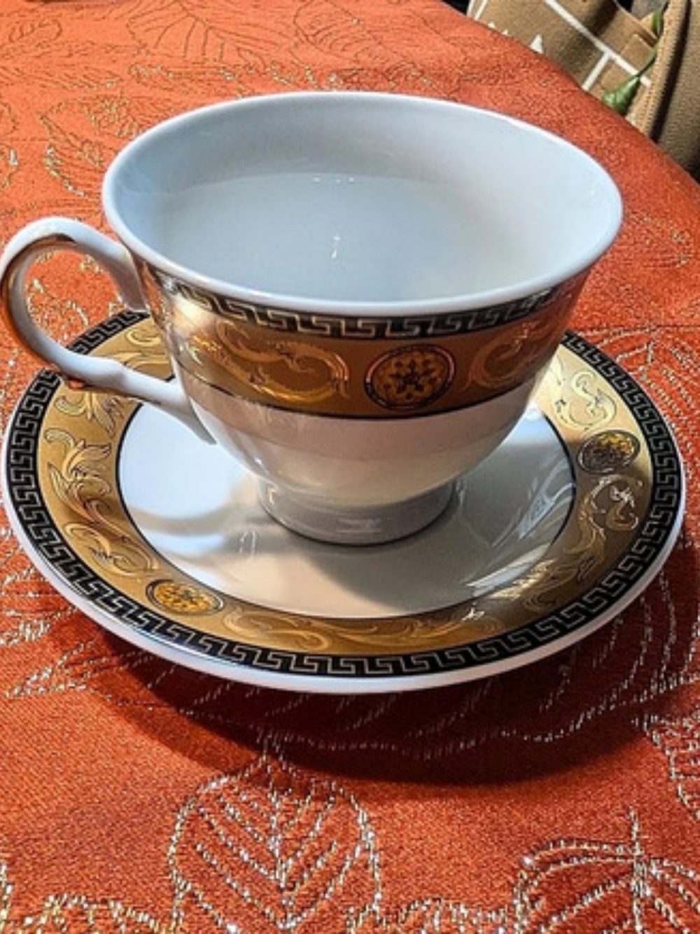 D'Moody Expresso Cup and saucer set White & Gold Like New.